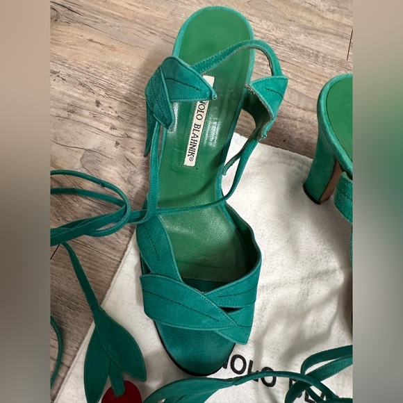 Manolo Blahnik
2003 Remake of the iconic “Ivy.” 
Autographed by Manolo too! - Picture 8 of 16